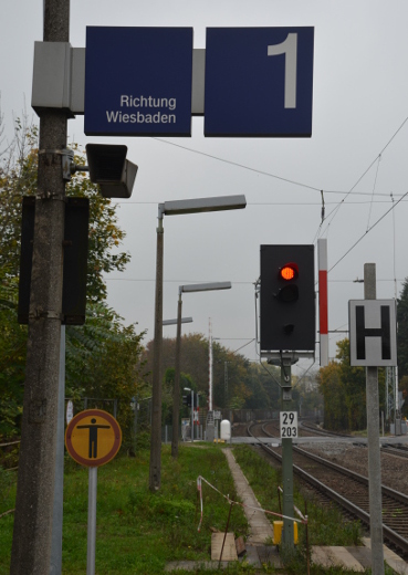 Neues Signal für das linke Gleis